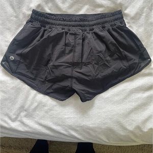 Lululemon black hottie hot 2.5in